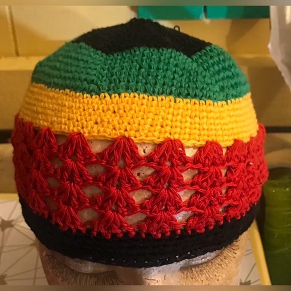 Rastafarian Crocheted Scull Cap Hat - Picture 1 of 2